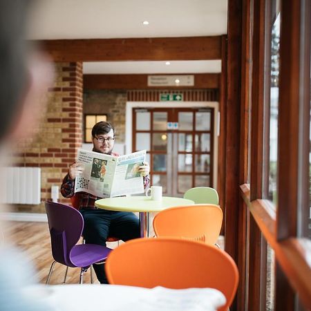 Hotel Gilwell Park à Chingford Extérieur photo