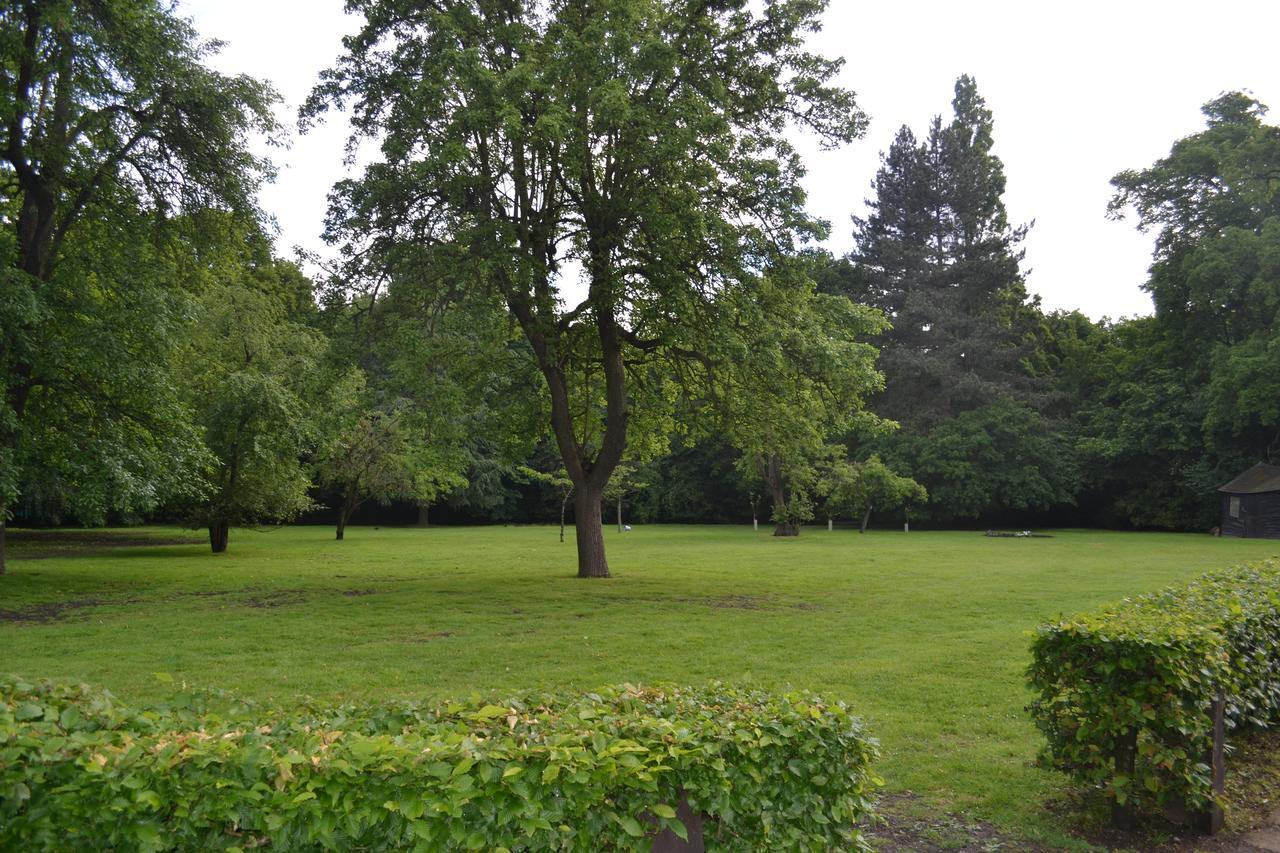 Hotel Gilwell Park à Chingford Extérieur photo