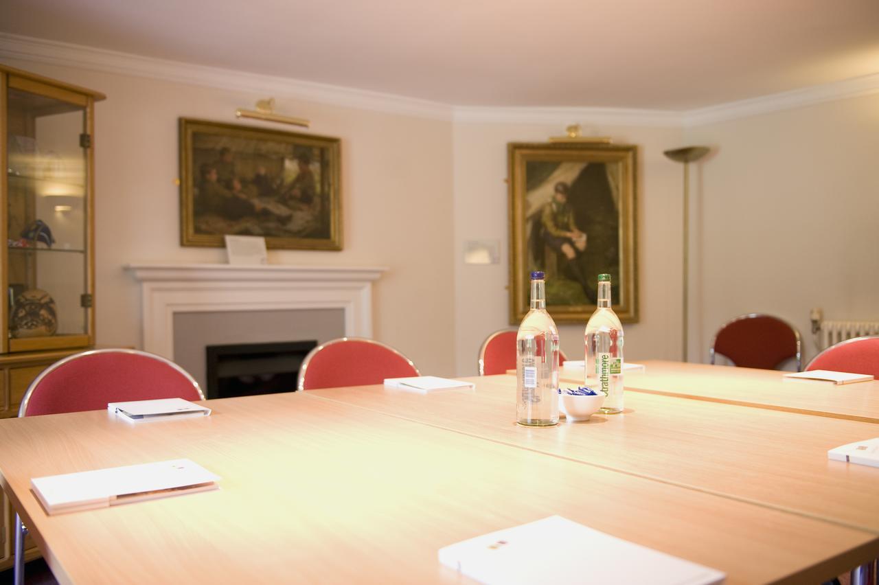 Hotel Gilwell Park à Chingford Extérieur photo