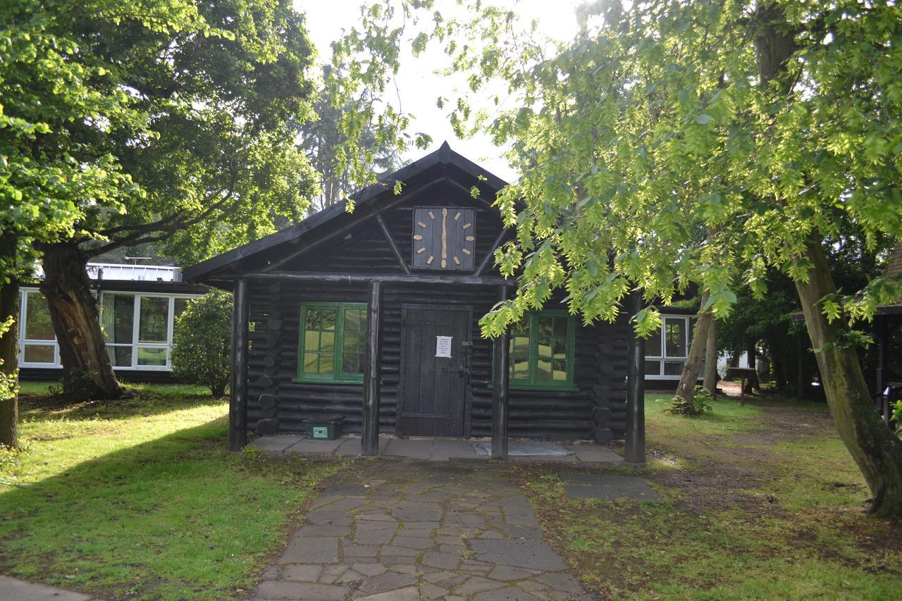 Hotel Gilwell Park à Chingford Extérieur photo