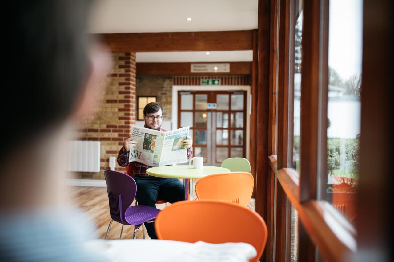 Hotel Gilwell Park à Chingford Extérieur photo